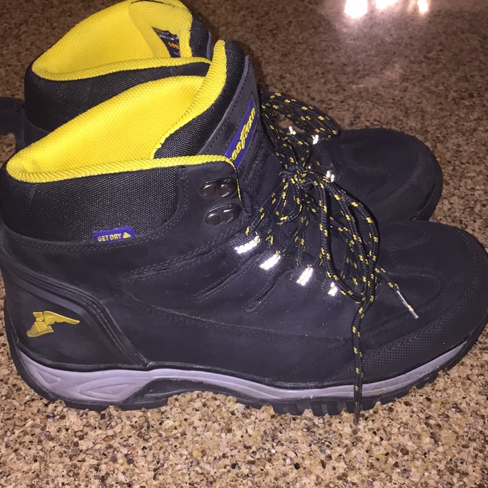Men GoodYear Boots,get dry SZ 10.5M